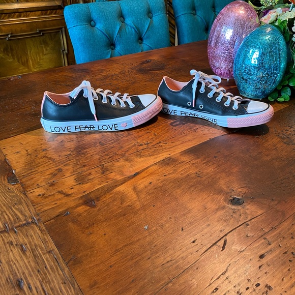 Converse - Picture 2 of 5